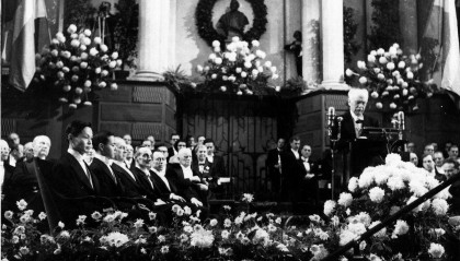 李政道研究所所长向杨振宁治丧委员会致唁电!称感佩其博学