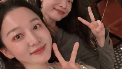 马龙妻子晒与倪妮合照 两人曾是南京九中校友