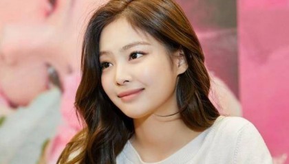 Jennie模仿A妹被批东施效颦,网友搬韩网评论,Jennie路人盘太差