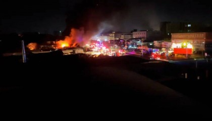 广东一商铺凌晨突发大火,当地区政府:3人遇难