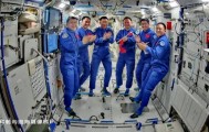 疑似遭空间微小碎片撞击，神舟二十号返回任务将推迟进行