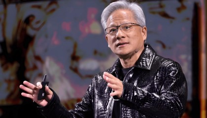 英伟达破“5”,黄仁勋登顶全球华人首富