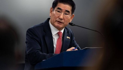 “使用内衣、内裤”，韩国前国防部长官金龙显狱中自杀未遂