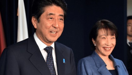 日本政坛骤变,麻生太郎召开紧急会议,不同意石破茂回来,让高市早苗闯关,最后一搏?