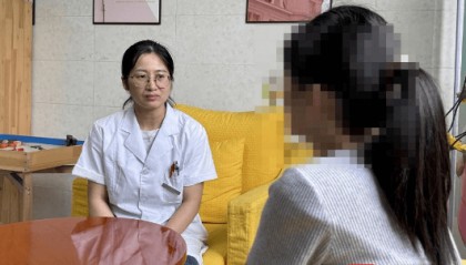 “你是姐姐，应该让着弟弟”，被父母要求让着只小1岁的弟弟，13岁姐姐抑郁了