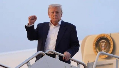 特朗普改口称不寻求连任总统,并点名了两个接班人