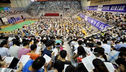 考研人数比上一年减少50万，这届大学生不卷学历了？