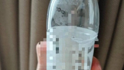 女子酒店喝出“咸味矿泉水”,酒店称可免房费并赔偿500元