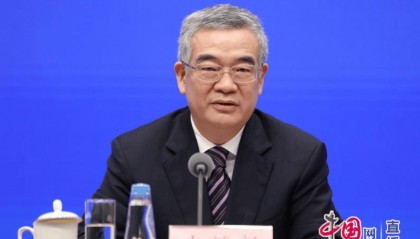 央行会采取哪些措施维护人民币汇率稳定?朱鹤新表态内外均衡