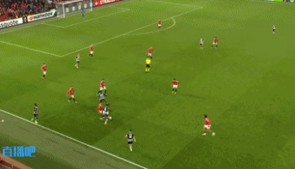 怒了🤬曼联青训肖雷蒂雷铲翻卡塞米罗,胖虎劈头盖脸一顿输出