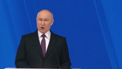 乌克兰基辅降半旗,泽连斯基开始慌了,当着全世界的面对华提出请求,话音刚落,中方回了2句话