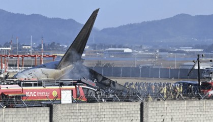 最新消息：黑匣子部分受损！179人遇难，有人一家9口都在机上，济州航空CEO鞠躬道歉！航司：事发前已投保10亿美元责任保险赔偿