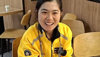杭州一脑瘫女生送外卖7年摔坏6辆车,平台为脑瘫女骑手差评订单免责