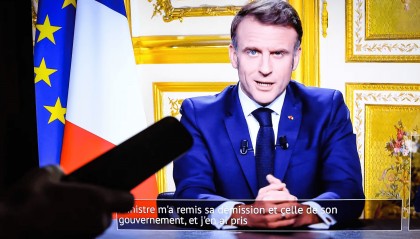 马克龙拒绝提前辞职 称“未来几天内”将任命新总理