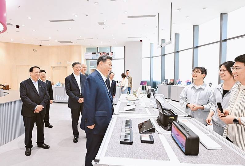 锲而不舍落实中央八项规定精神，以优良党风引领社风民风