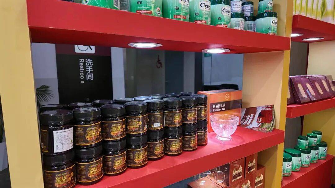 进博观察④：“大”与“小”间，看进博会“普惠包容”｜大江东