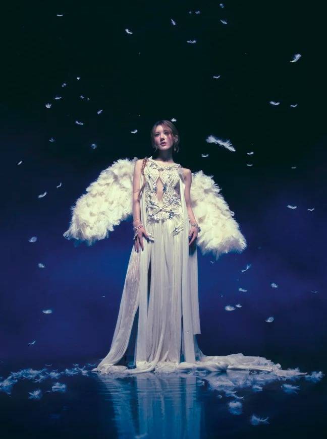 赵露思27岁生日音乐会好炸，6套造型高定配高珠杀翻全场