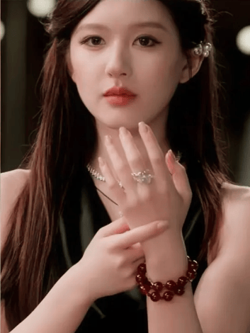 赵露思27岁生日音乐会好炸，6套造型高定配高珠杀翻全场