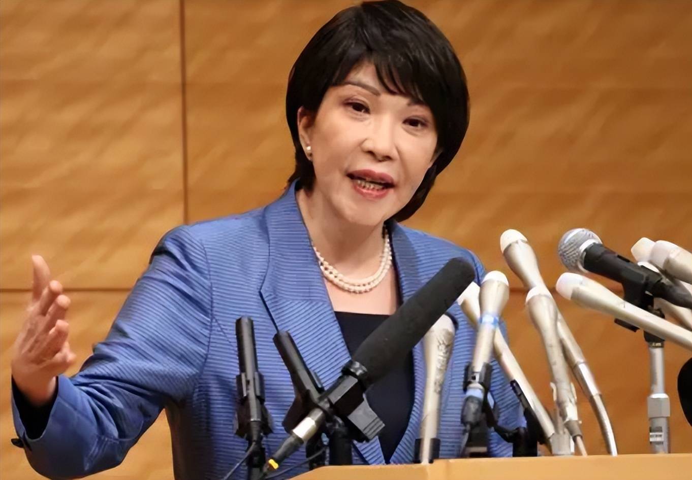 高市为出兵台海铺路，支持率飙到82%，话音刚落，解放军进逼日本