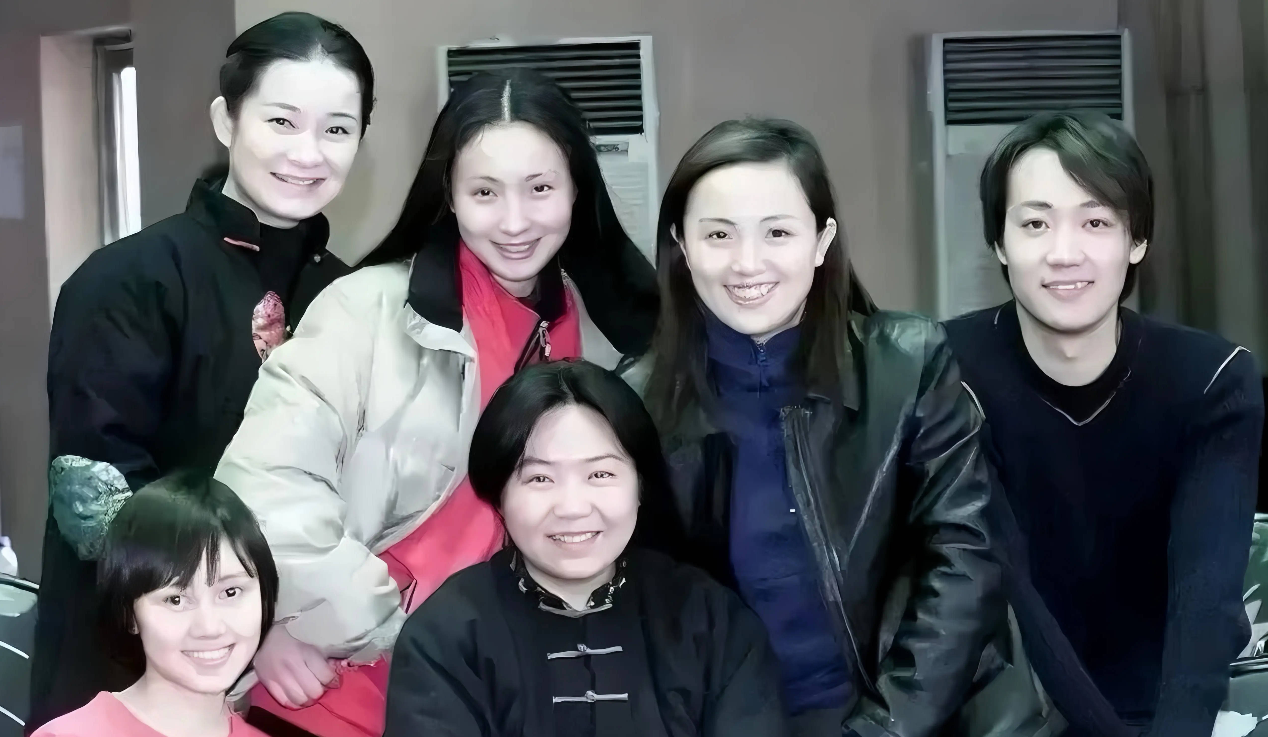 考古 | 辛柏青大孤山祈福,与朱媛媛 30 年零绯闻的“金童玉女”恋太好磕!