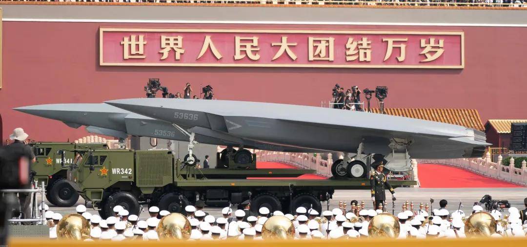 代号“玄龙”！攻击-11官宣服役，与歼-20、歼-16编队飞行